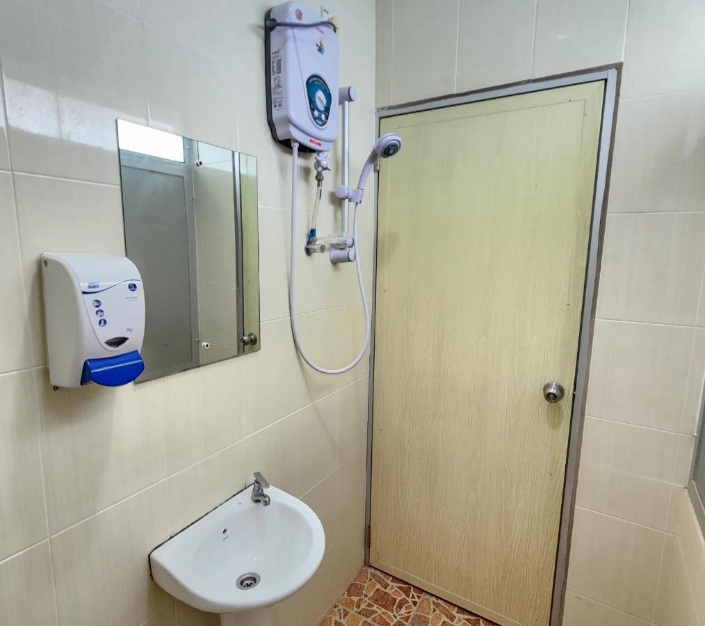 Oyo 90743 Hotel Ban Cheong Kangar Eksteriør billede